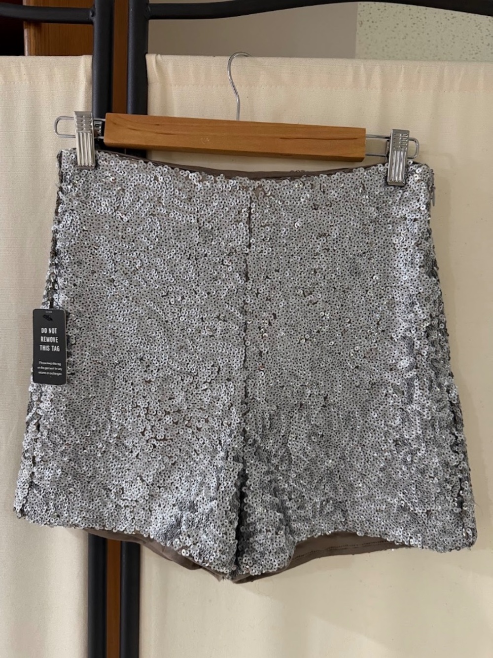 Express Sequin Shorts Silver Sparkle High Rise Party Evening Shorts Size 2 NWT - Picture 2 of 7